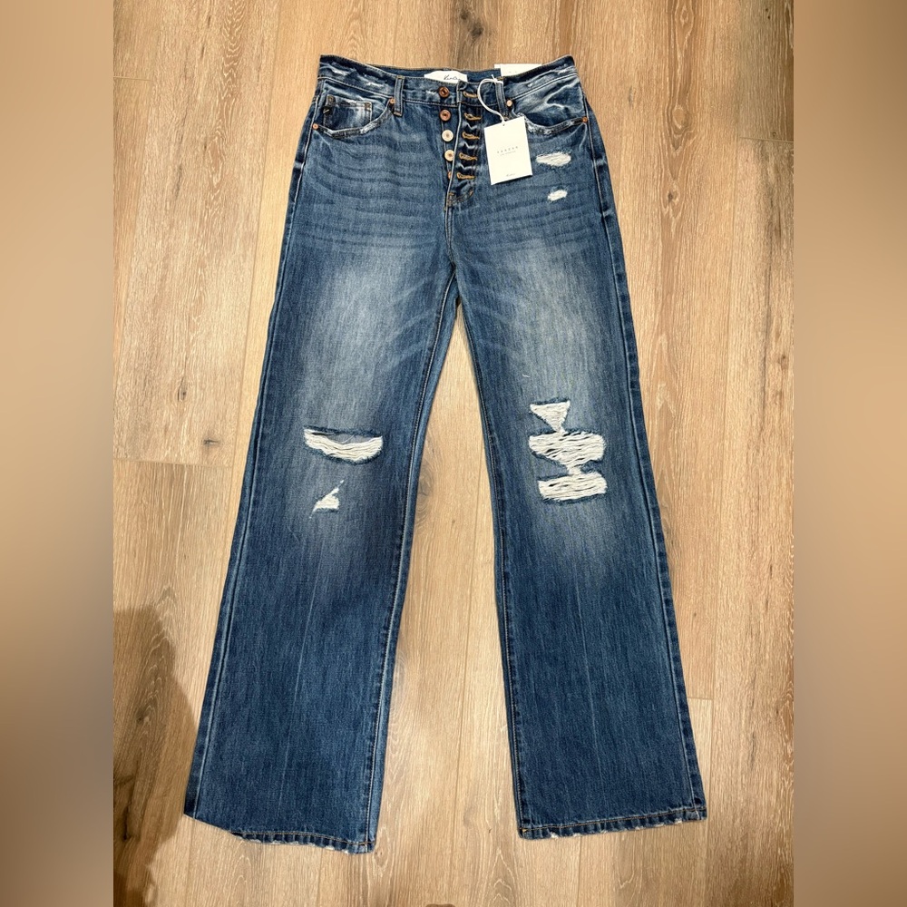 NWT! Kancan distressed button 90’s flare jean size 7/27